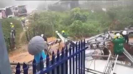 Embedded thumbnail for မိုးကုတ်မြို့မှာ မိုးသည်းထန်မှုကြောင့် မြေပြိုပြီး မိသားစု(၃)ဦး သေဆုံး