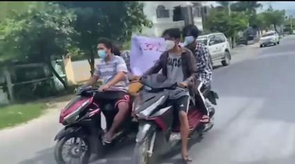 Embedded thumbnail for မန္တလေးလူငယ်များက မရ ရတဲ့နည်းနဲ့ ဆန္ဒပြ