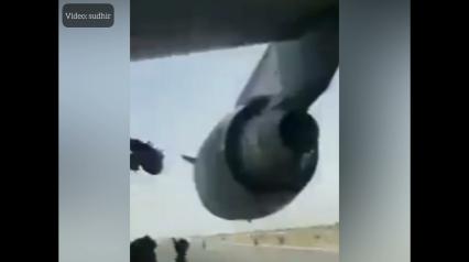 Embedded thumbnail for အကြမ်းဖက် တာလီဘန်တို့ လက်အောက်မှ လွတ်မြောက်လိုသည့် အာဖဂန်ပြည်သူများ လေယာဉ်ကို ဖက်တွယ်လိုက်ပါသွားရင်း ရိုက်ကူးထားသည့် ဗီဒီယိုထွက်ပေါ်လာ