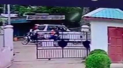Embedded thumbnail for နေပြည်တော် လယ်ဝေးမြို့ရဲစခန်း ဗုံးပစ်ခံရ