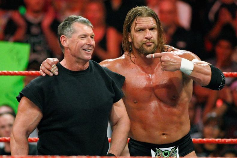CEO Vince McMahon  နှင့် ၎င်း၏ သားမက်ဖြစ်သူ  နပန်းသမား Triple H 
