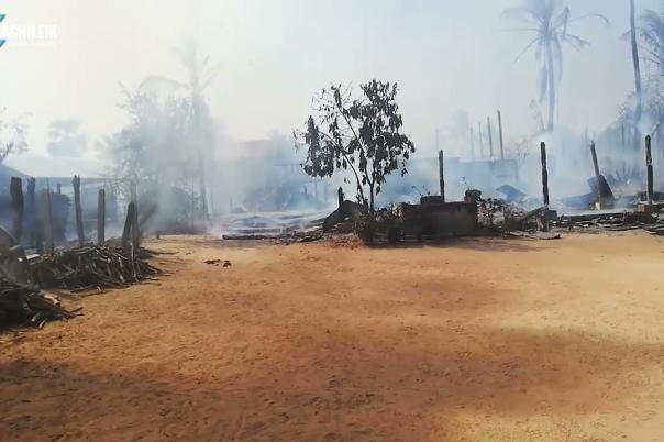 Embedded thumbnail for တန့်ဆည်မြို့နယ်အတွင်း ဖြတ်သန်းရာတလျှောက်ရှိ ကျေးရွာများမှ နေအိမ်များကိုမီးရှို့ ဖျက်ဆီး၊ လက်နက်ကြီးဖြင့် ပစ်ခတ်