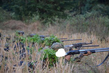CDF Matupi ၏ တပ်ဖွဲ့ဝင်များ စစ်ရေးလေ့ကျင့်စဉ်က ပုံ [ Photo: Chinland Defense Force Matupi ]