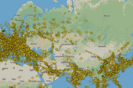 နိုင်ငံတကာခရီးသည်တင်လေယာဉ်များ ရုရှား - ယူကရိန်း လေပိုင်နက်ကိုရှောင်၍ ပျံသန်းနေကြစဉ် [ 24.2.2022 ညနေပိုင်းတွင် တွေ့ရသည် ]