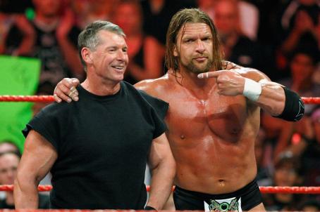 CEO Vince McMahon  နှင့် ၎င်း၏ သားမက်ဖြစ်သူ  နပန်းသမား Triple H 