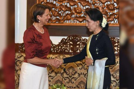 ၂၀၁၈ ခုနှစ်က နေပြည်တော်တွင် နိုင်ငံတော်၏ အတိုင်ပင်ခံပုဂ္ဂိုလ် ဒေါ်အောင်ဆန်းစုကြည် နှင့်  မြန်မာနိုင်ငံဆိုင်ရာ အထူးကိုယ်စားလှယ် Ms. Christine Schraner Burgener တို့ တွေ့ဆုံစဉ်။